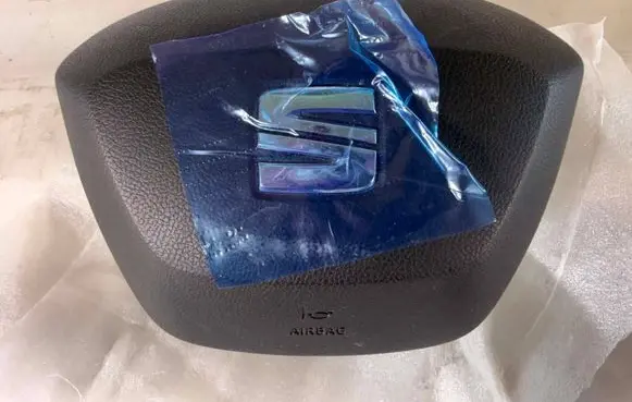Seat Leon (5F) Steering wheel airbag cover 5F0880201J