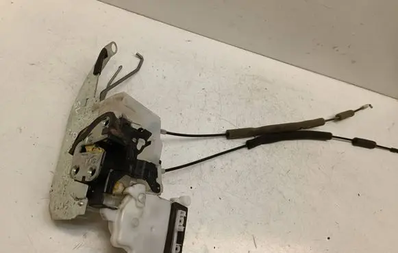 Mazda CX-7 Front door lock Y18TL2