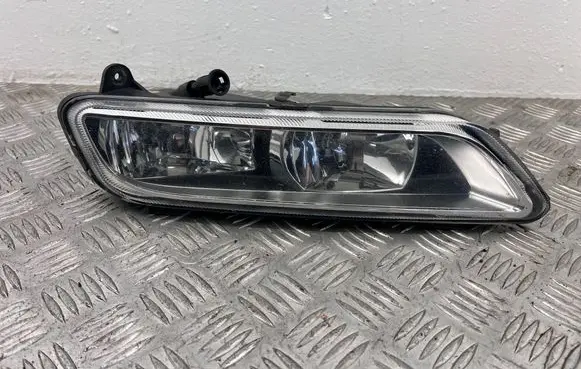 Volkswagen PASSAT B7 Front fog light