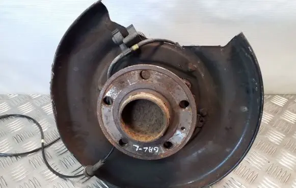 Volvo V70 Rear wheel hub 9200623