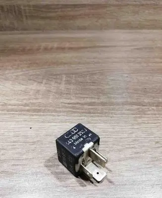 Audi A4 S4 B5 8D Other relay 443951253J 899511 213BLACK