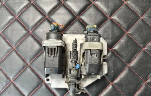 Opel Astra H Engine control unit/module 5WK9443 5113005131 55559272