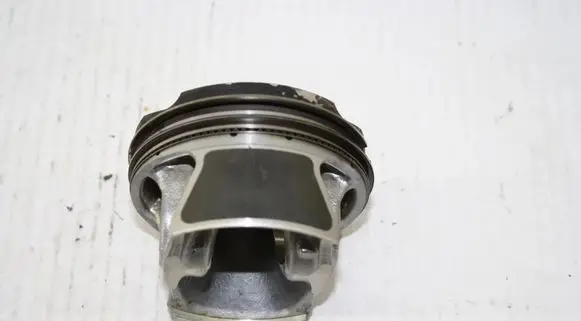 BMW 8 G14 Piston 8681079 11258681079