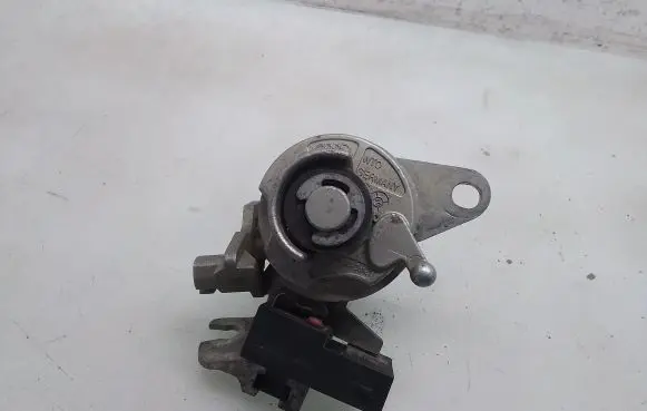 Audi A3 S3 8L Tailgate exterior lock 8E0827573