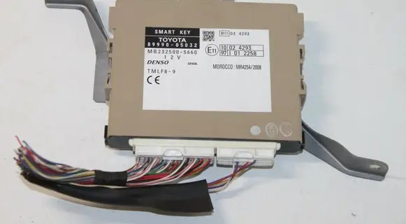 Toyota Avensis T270 Other control units/modules 8999005032