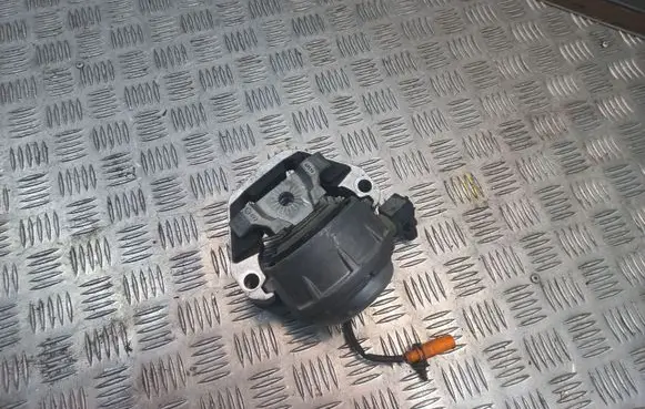 Audi A8 S8 D4 4H Engine mount bracket 4G0199381LB 4G0199381
