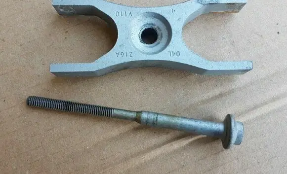 Audi A3 S3 8V Fuel Injector clamp holder 04L130216A