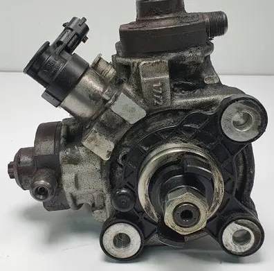Volvo V70 Fuel injection high pressure pump 31372081