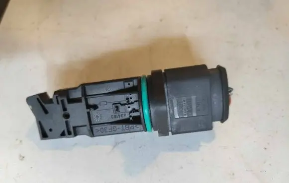 Volkswagen Golf IV Mass air flow meter F00C2G2055