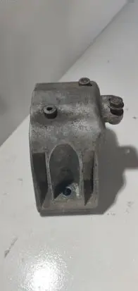 Volkswagen Golf IV Engine mount bracket