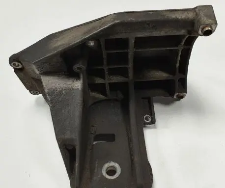 Land Rover Range Rover L322 Engine mounting bracket 24168110