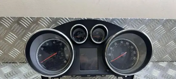 Opel Zafira C Speedometer (instrument cluster) 13460587