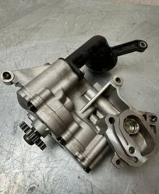 Audi A5 8T 8F Oil pump 06J115251M