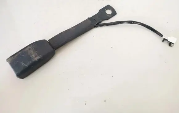 Front seatbelt buckle