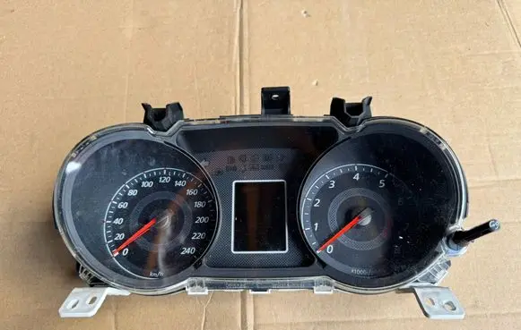 Mitsubishi Lancer VIII Speedometer (instrument cluster) 8100B127A MMSM6240X 1528450H