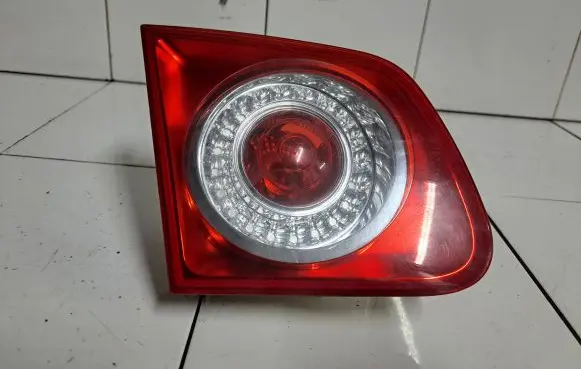 Volkswagen Jetta V Tailgate rear/tail lights 1K5945093 983151