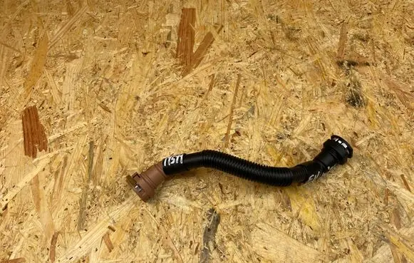 Engine coolant pipe/hose