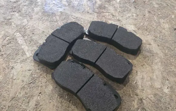Iveco Daily 35.8 - 9 Brake pads (front) 2912204