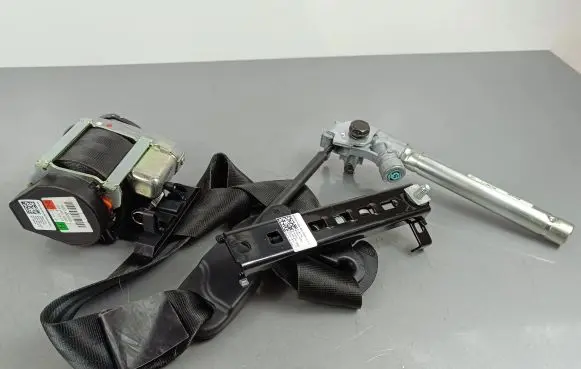 Maserati Quattroporte Front seatbelt 6700014270 627330300