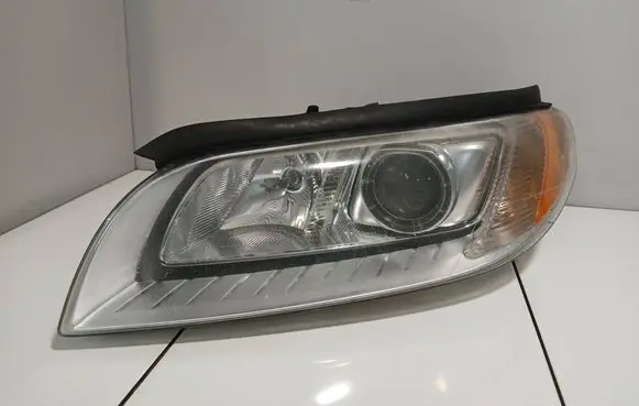 Volvo V70 Headlight/headlamp 31283915 6336100000