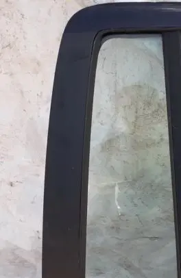 Rear vent window glass