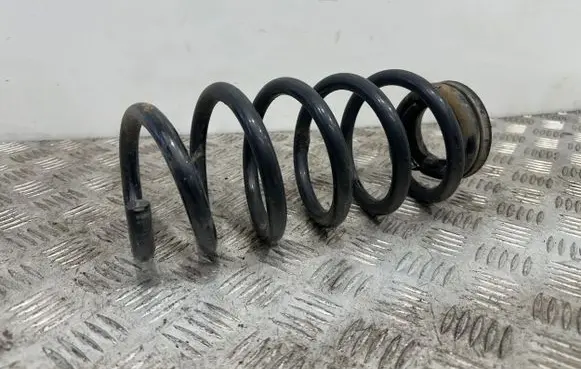 Toyota Avensis T270 Rear coil spring