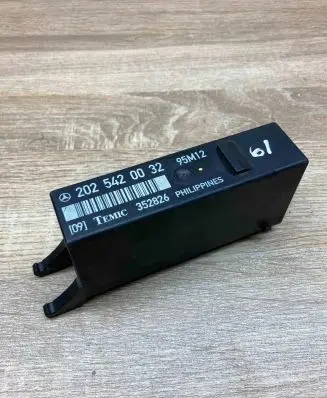 Mercedes-Benz C W202 Light module LCM 2025420032 352826