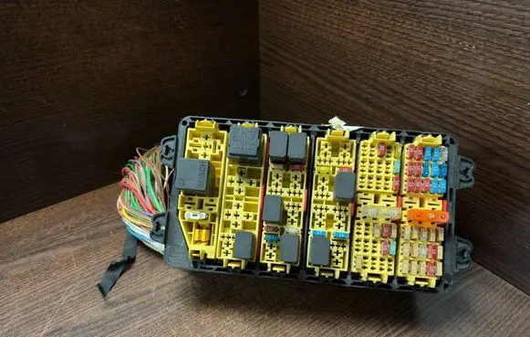 Iveco Daily 3rd gen Fuse box set 504085258 504085501
