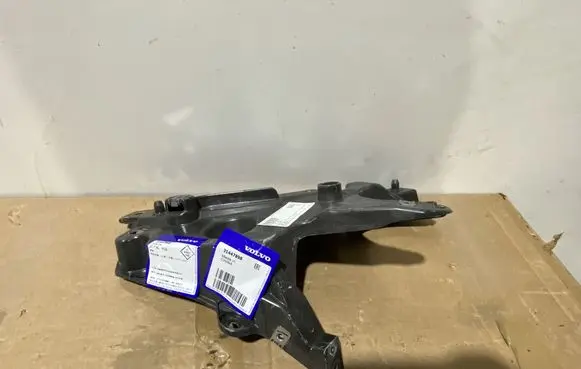 Volvo S90, V90 Fender mounting bracket 31447898