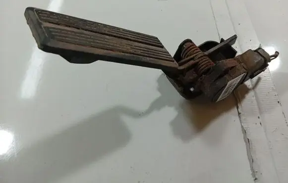 Chrysler Voyager Accelerator throttle pedal F6A05A5196 F6A05A-5196