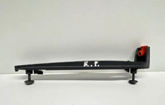 Front bumper mounting bracket