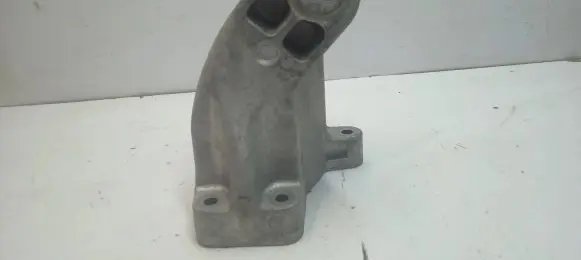 Mercedes-Benz E W213 Engine mounting bracket A6422234304