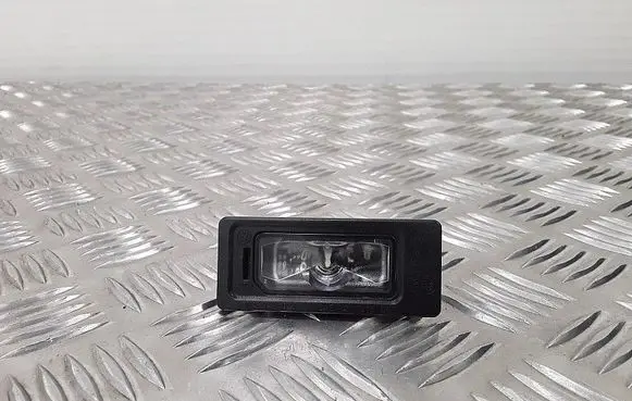 Audi Q3 F3 Number plate light E215072