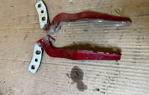 Ford Kuga III Engine bonnet/hood hinges LJ6BS16800AB LJ6BS16801AC