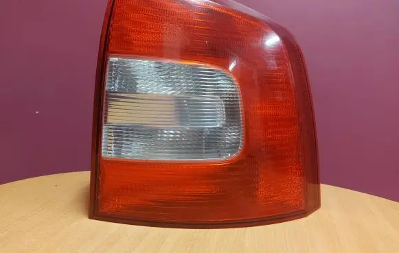 Skoda Octavia Mk2 (1Z) Tailgate rear/tail lights 1Z9945096A