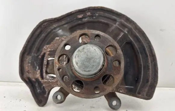 Mercedes-Benz A W176 Front wheel hub 24606 A2464210820