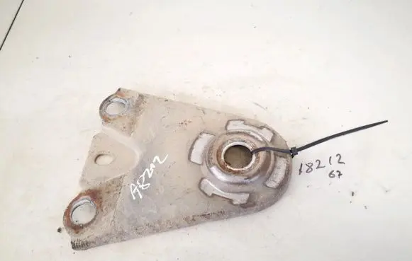 Volvo S60 Engine mounting bracket
