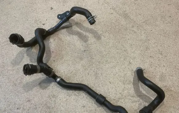 Porsche Taycan 9J1 Engine coolant pipe/hose 9J1122058 9J1121448