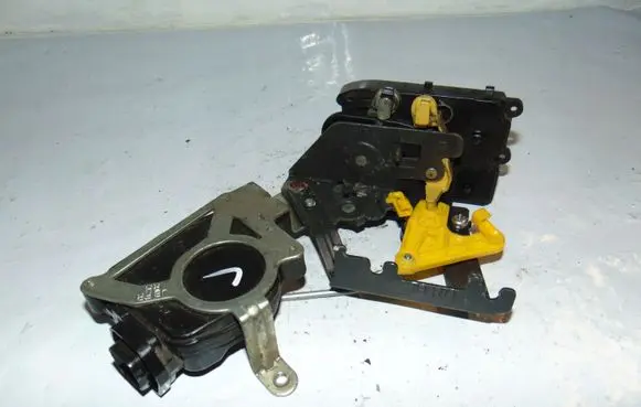 KIA Rio Front door lock