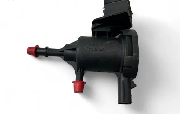 Engine mount vacuum valve