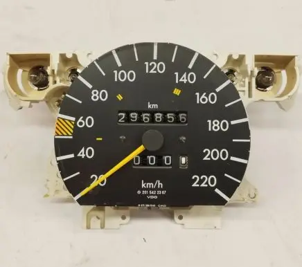 Mercedes-Benz 190 W201 Speedometer (instrument cluster) 2015422367 A2015422367