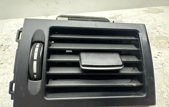 Mercedes-Benz C W204 Dashboard side air vent grill/cover trim 05924001