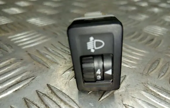 Suzuki SX4 Headlight level height control switch R2546