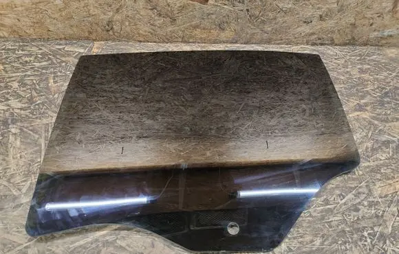 Alfa Romeo Stelvio Rear door window glass 00505352840
