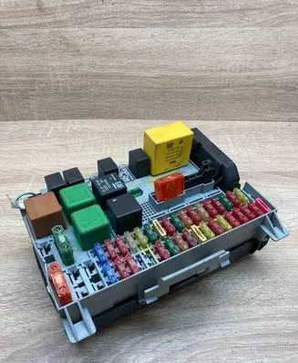 Opel Vectra B Fuse module 09152787