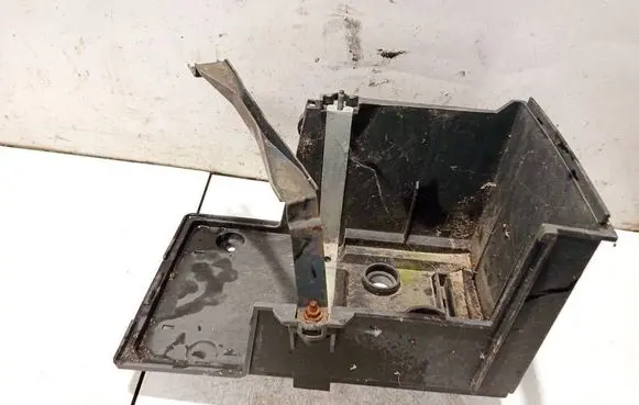 Battery box tray
