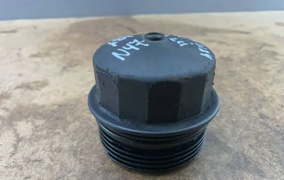 BMW 1 E81 E87 Oil filler cap 11427808764 7808764 11427802118