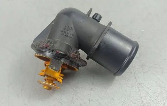 Jeep Grand Cherokee Thermostat/thermostat housing 