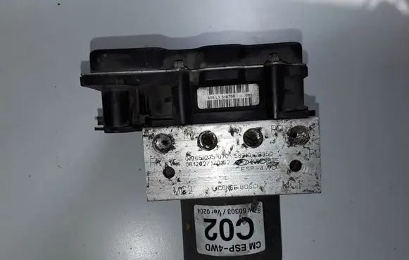 Hyundai Santa Fe ABS Pump 589102B850