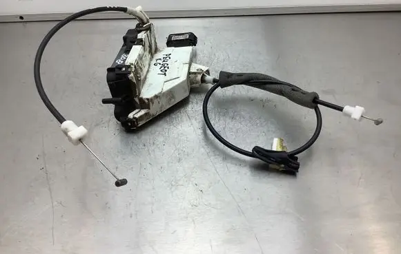 Peugeot 308 Rear door lock 567163